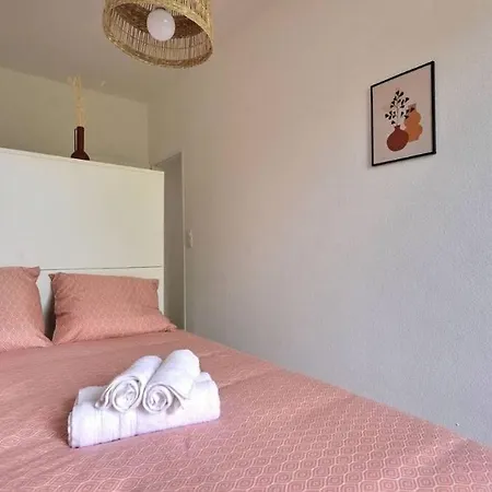 L'ebene-elegant-prox-autoroute-parking Gratuit *